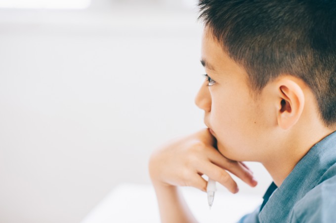 授業を受ける小学生のイメージ